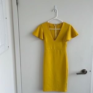Small - petite yellow dress that Hugs you comfortably - stretchy -